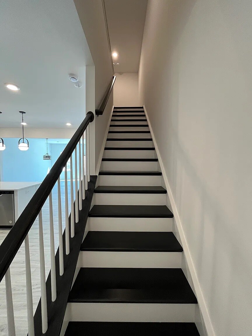 Building Photo - Room in Townhome on Pagebrook Ln