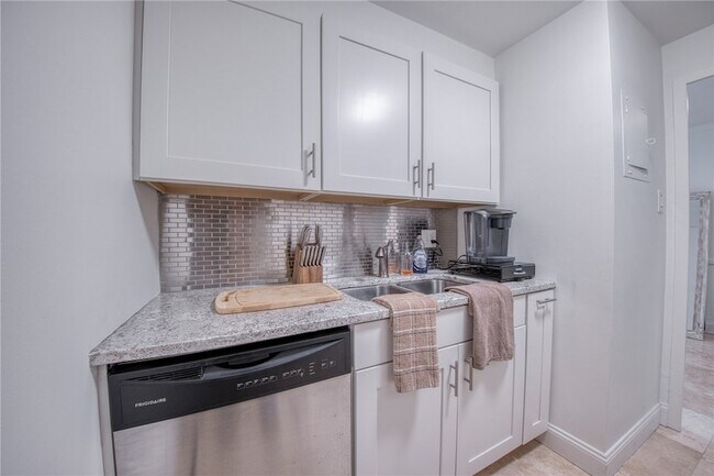 Building Photo - 320 Fort Duquesne Blvd