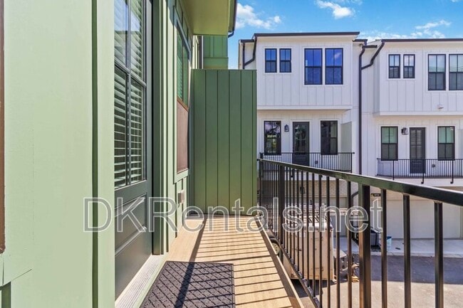 Building Photo - 964 N Circle Dr NW