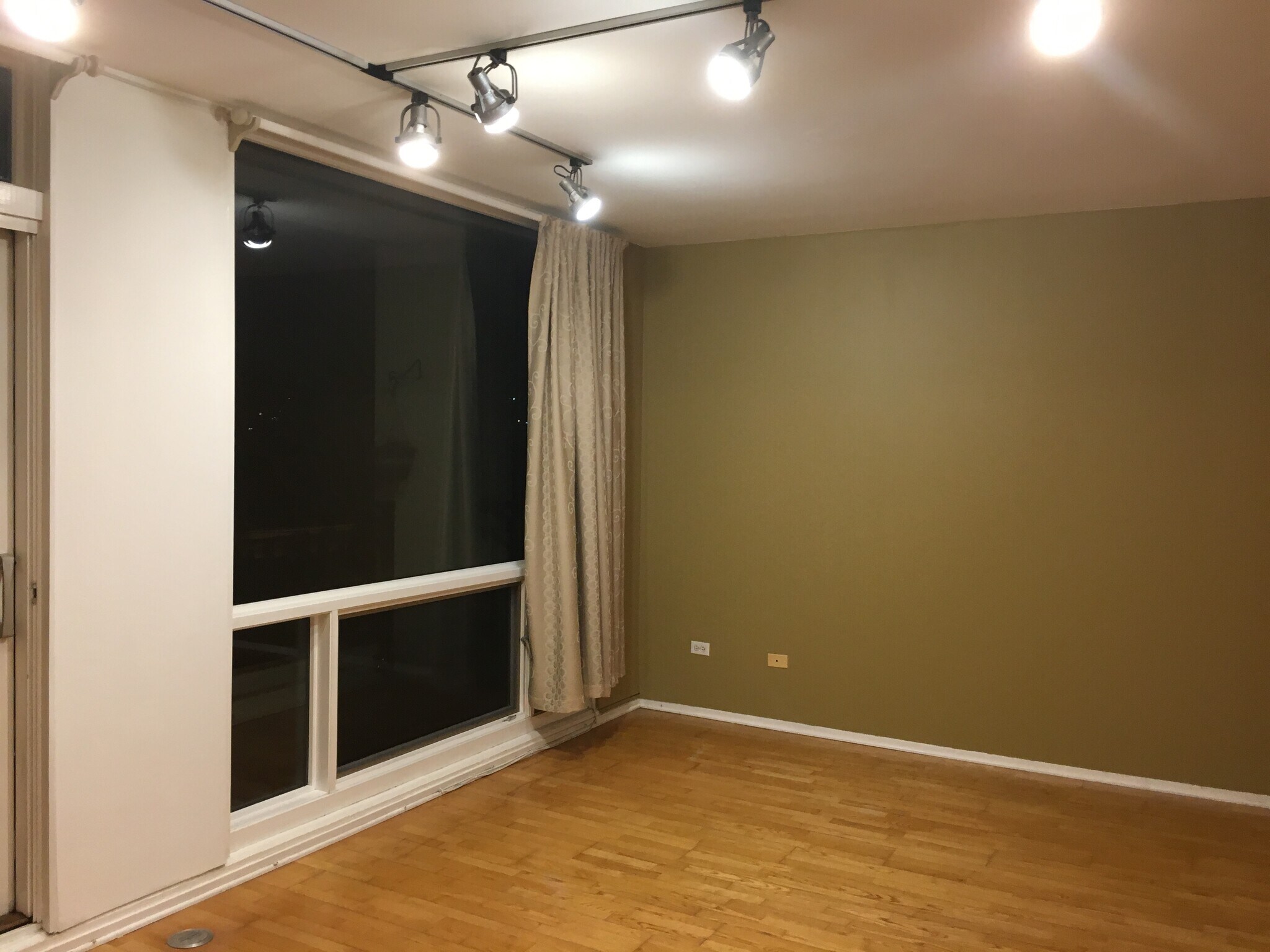 Building Photo - 61 W 15th St