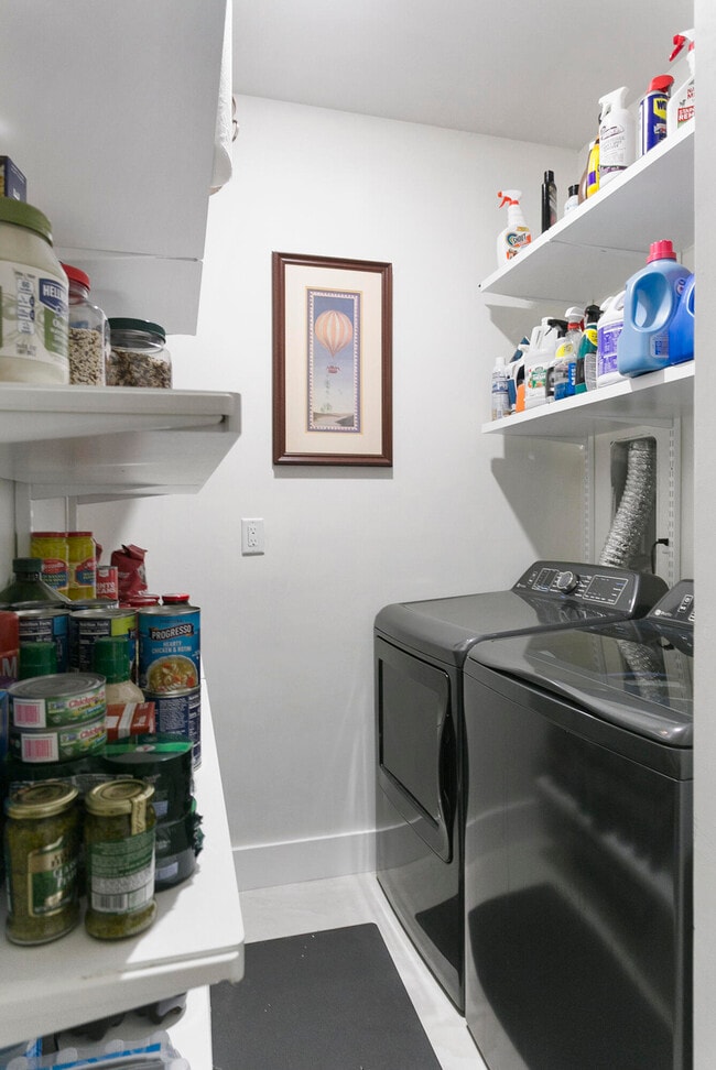 Building Photo - 2701 NE 2nd Ave