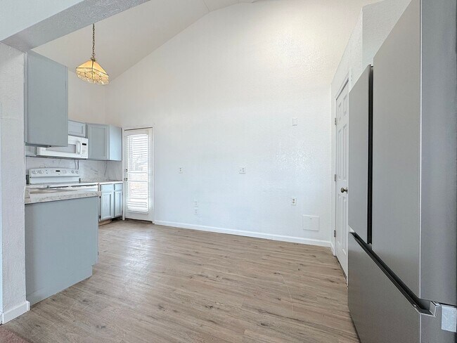 Building Photo - East El Paso 3 bed Refrig A/C