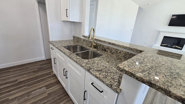 Building Photo - 1011 N Carol Ave