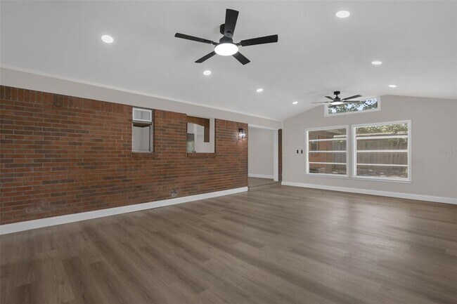 Building Photo - 518 Lavon Dr
