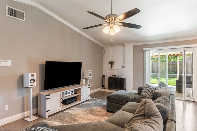 Building Photo - 10222 Sunol Way