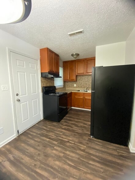 Building Photo - Park Creek Apartments