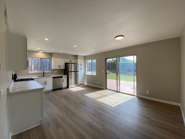 Building Photo - Remodeled 3 Bedroom Home in Oceanside!