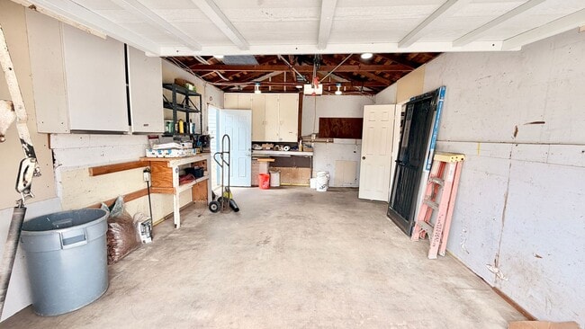 Building Photo - Darling Single Story Home, Blocks from the Beach, Amazing Location, & Close to Everything!
