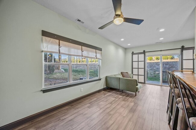 Building Photo - 123 Foxden Dr