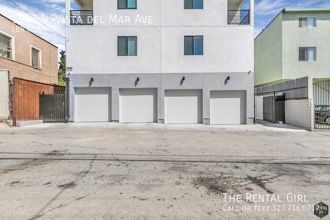 Building Photo - Hot-to-Go 5BR Townhome in Hollywood Dell w...