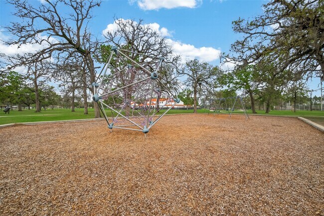 Building Photo - 7927 Brays St