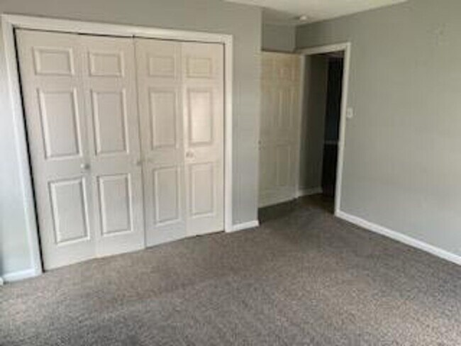 Building Photo - Spacious Two Bedroom Apartment near Oceana