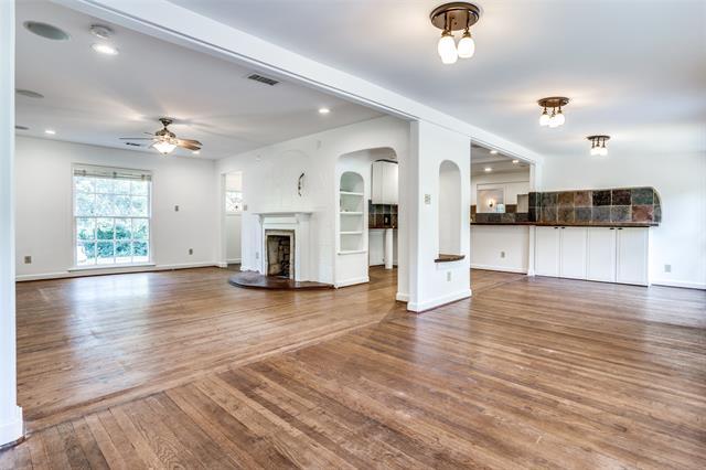 Building Photo - 1520 San Saba Dr