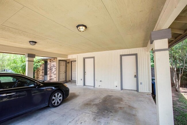 Building Photo - 2409 Berkett Dr