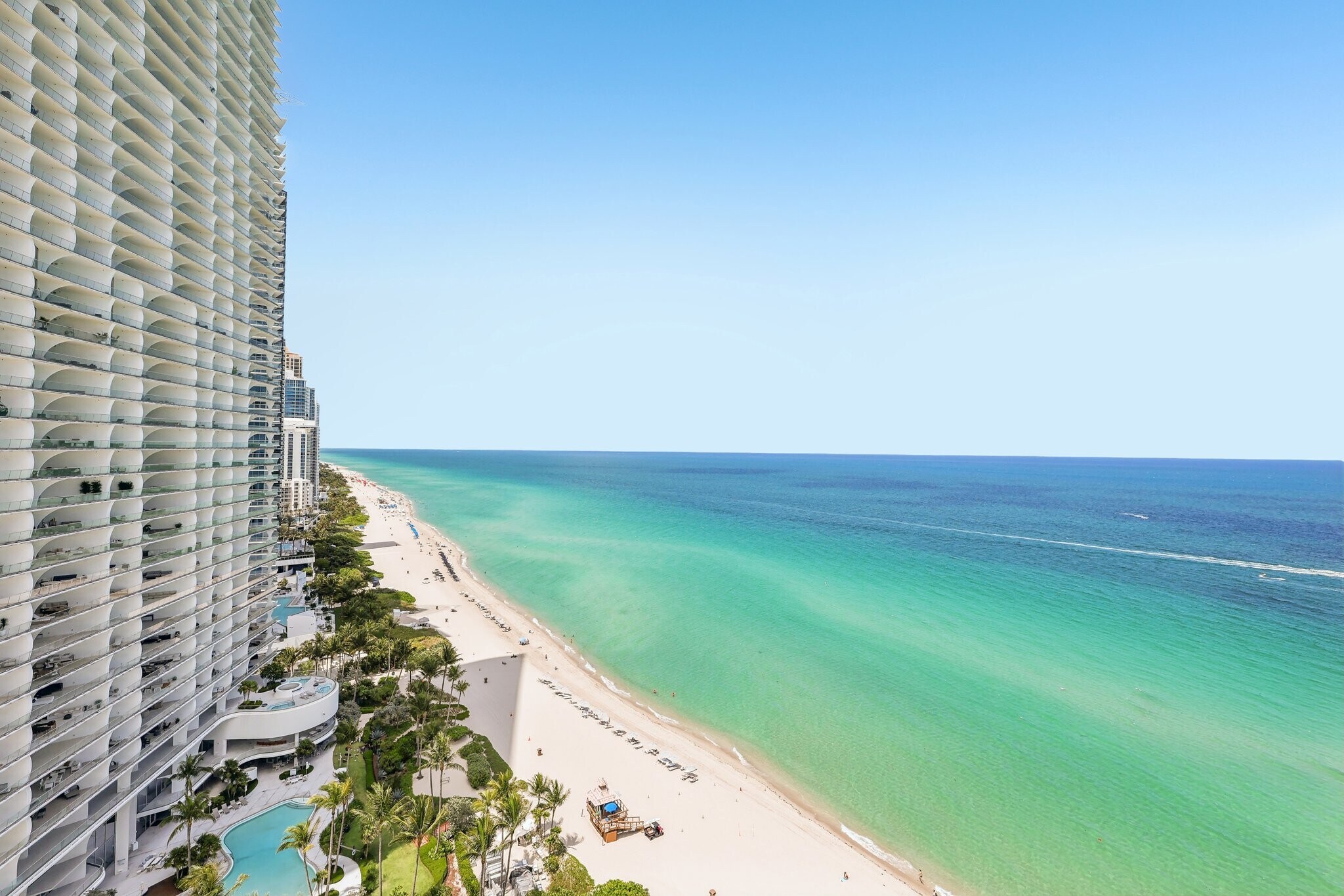 Building Photo - 16711 Collins Ave