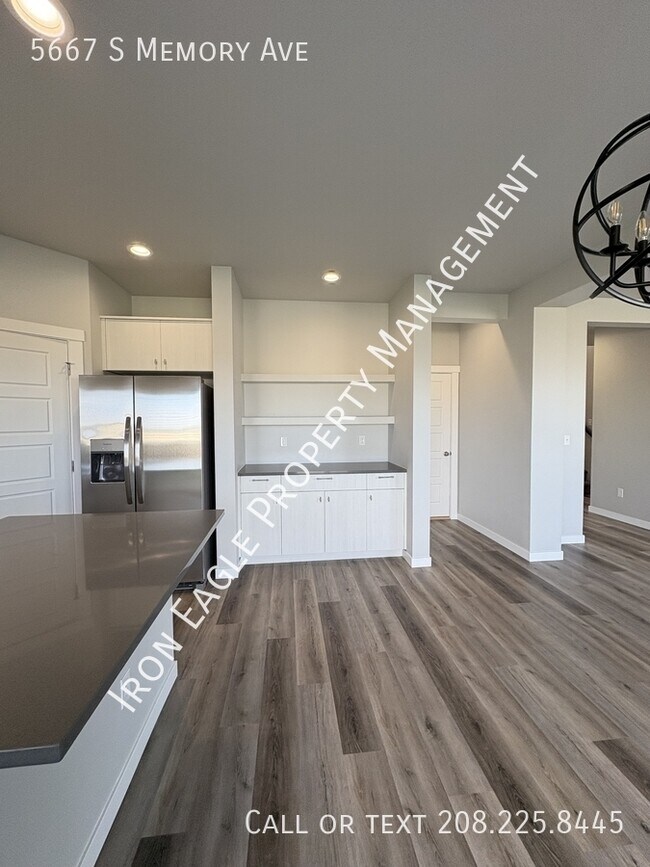 Building Photo - 5667 S Memory Ave