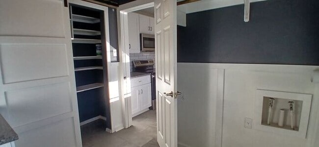 Building Photo - Fully Renovated Benbrook Beauty