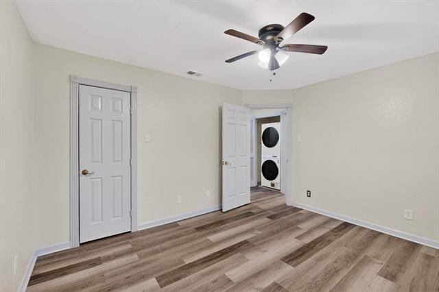 Building Photo - 3925 Brandon Park Dr