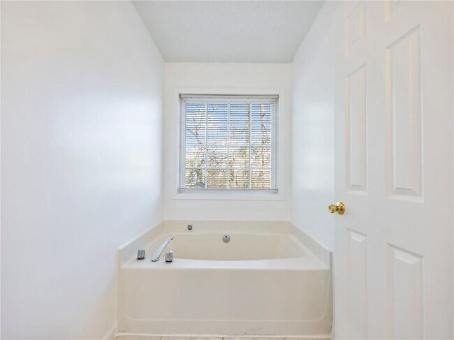 Building Photo - 2032 Morning Dew Pl