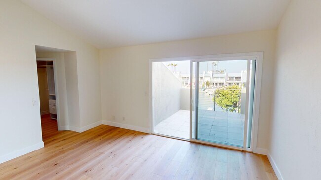 Building Photo - Beautifully Updated Spacious 3 Bed 3 Bath Home in Coronado Cays Available for Lease!