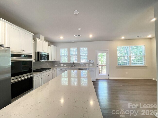 Building Photo - 14019 Martin Hill Wy