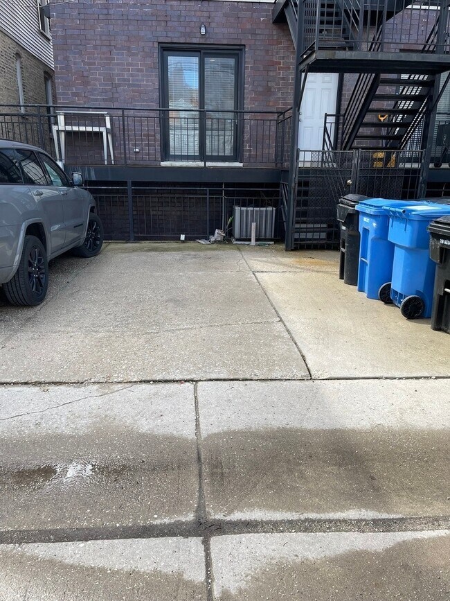 Building Photo - 1644 W Blackhawk St