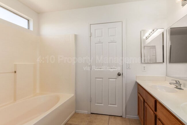 Building Photo - 2320 W Allens Peak Dr