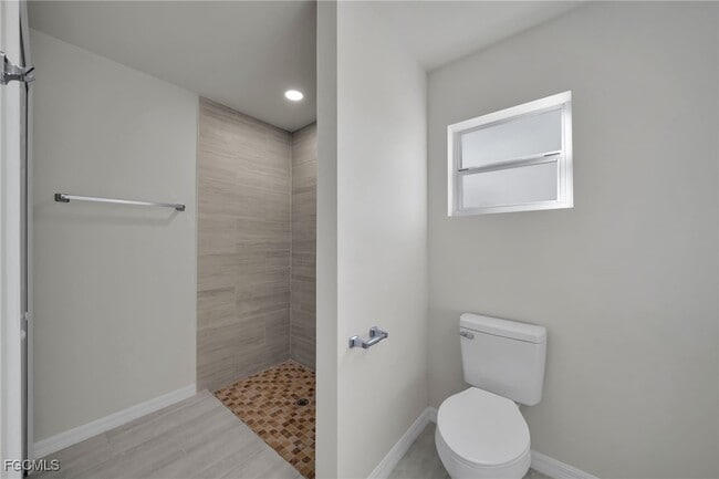 Building Photo - 1106 NE 11th Ave