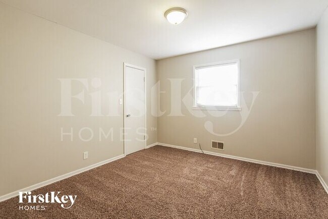 Building Photo - 336 Wayside Dr