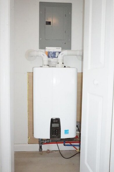 Building Photo - 39 Schofield St