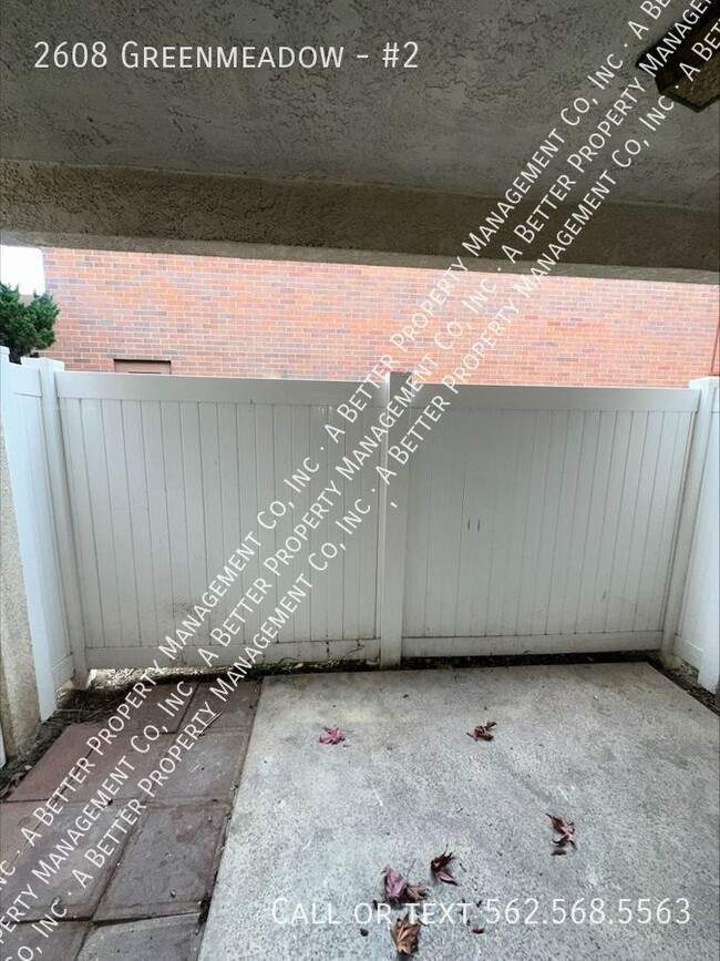 Building Photo - 2 BED/2 BATH w/garage & private patio.  Sm...