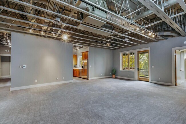 Building Photo - 706 SW Industrial Way