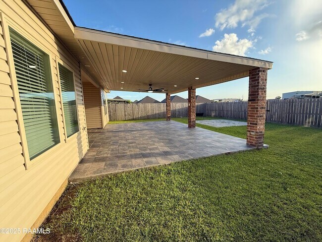 Building Photo - 200 Broussard Hl Dr