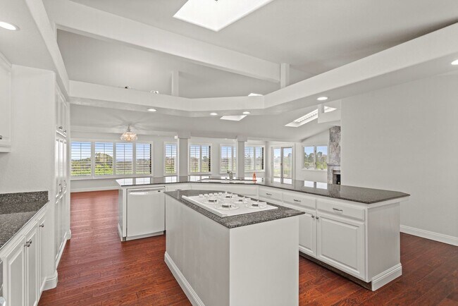 Building Photo - Stunning *VIEW* home for rent in desirable...