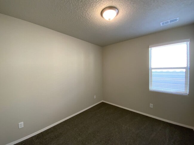 Building Photo - 3 Bedroom Single Story Home Available Near...