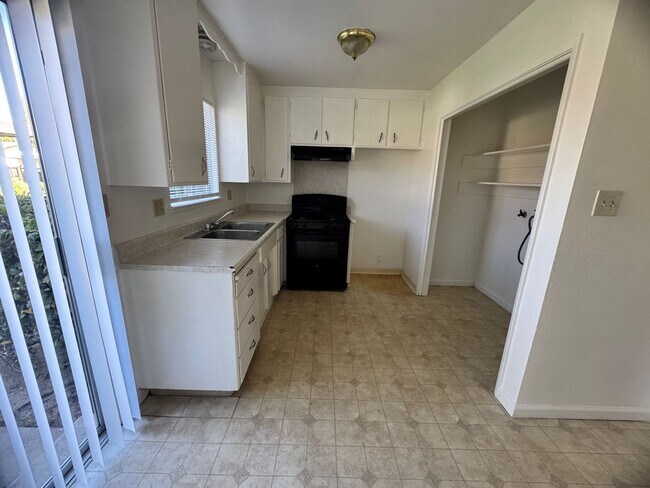 Building Photo - 1915 Celeste Ct