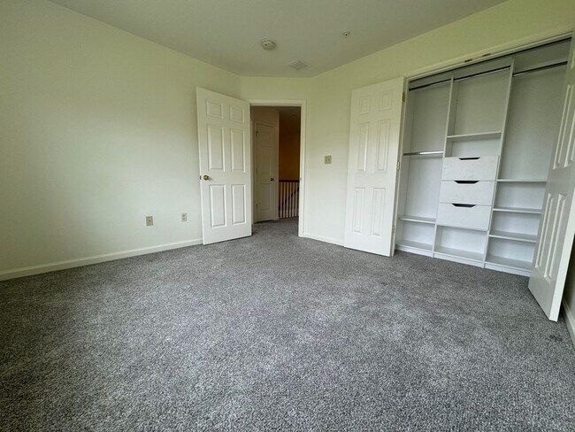 Building Photo - THREE BEDROOM TOWNHOUSE- East Penn Schools