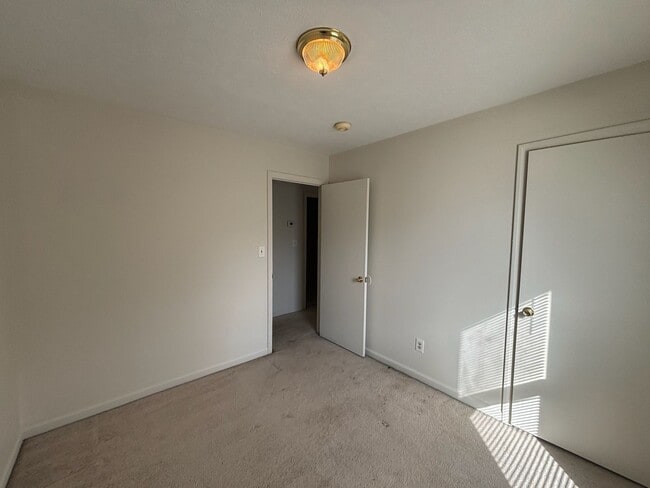 Building Photo - Charming 3BR Home in Columbus – Pet Friendly & Move-In Ready!