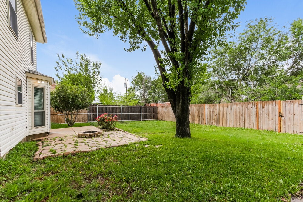Building Photo - 511 Rosewood Ln