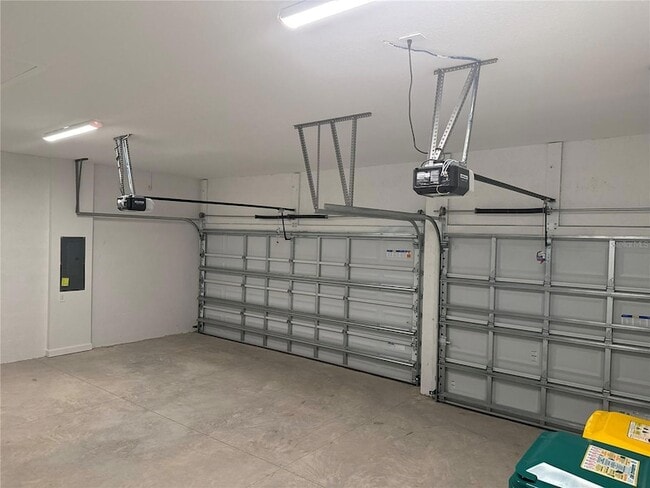 Building Photo - 7796 Lakes Edge Ln