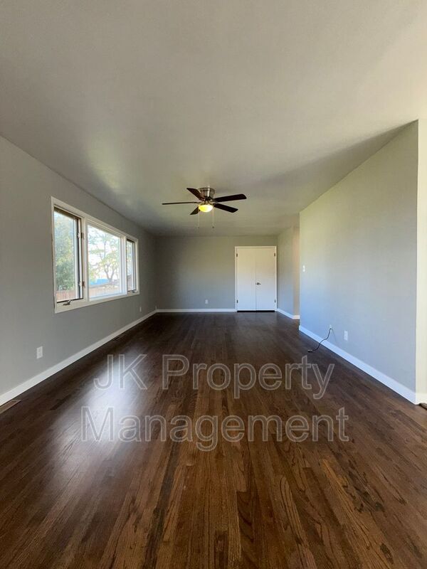 Building Photo - 821 47th St S