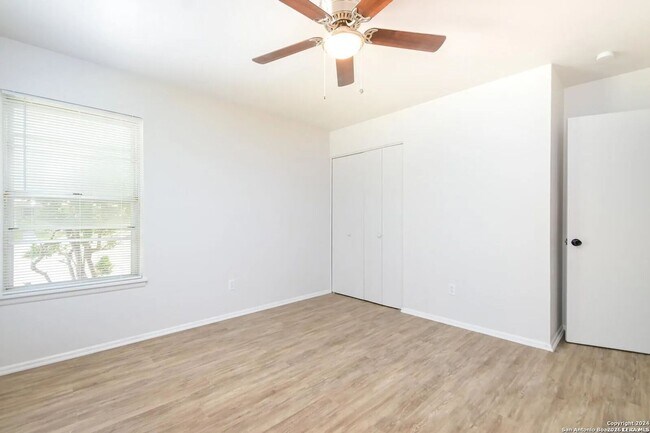 Building Photo - Modern 4-Bedroom House Near Leon Valley