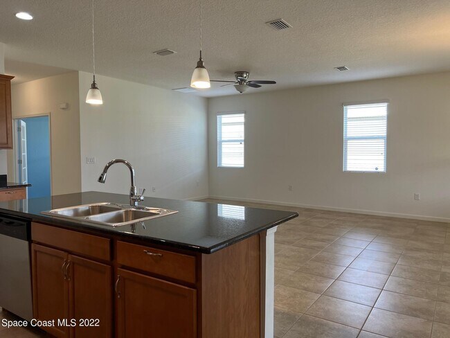 Building Photo - 728 Remington Green Dr SE