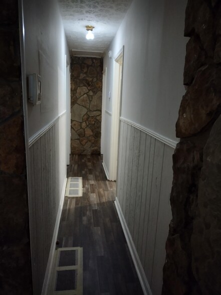 Building Photo - 6543 Bay St