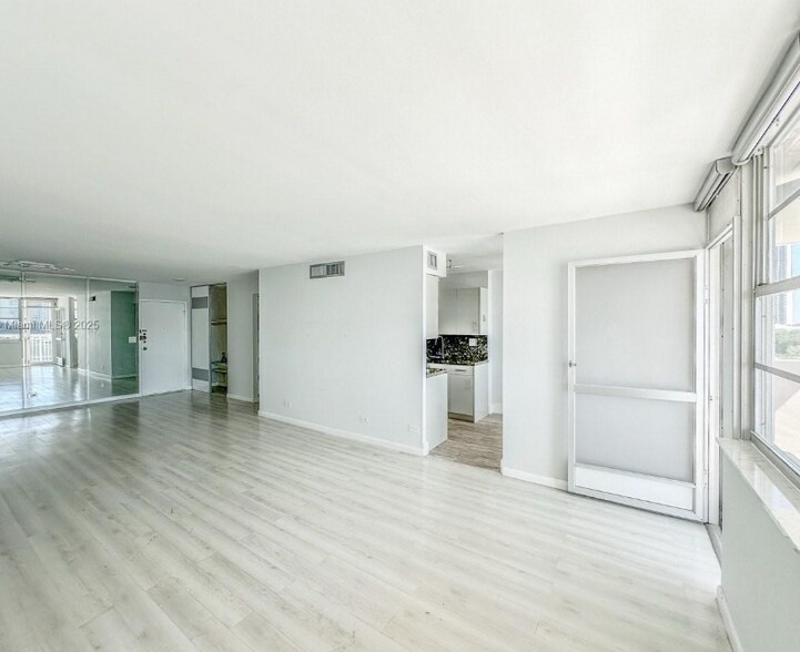 Building Photo - 250 174th St