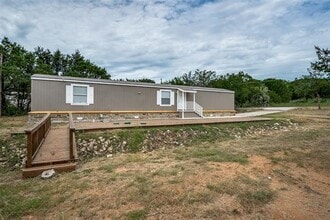 Building Photo - 706 Hedgerow Trail