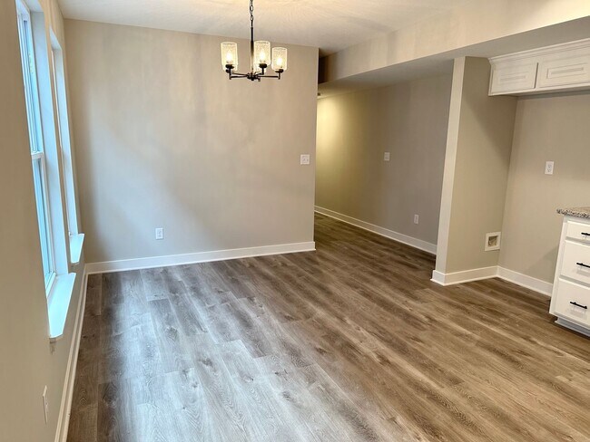 Building Photo - 128-132 SW 8th St