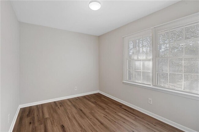 Building Photo - 2382 Peachwood Cir NE