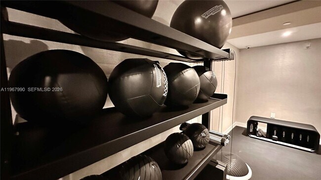 Building Photo - 9201 E Bay Harbor Dr