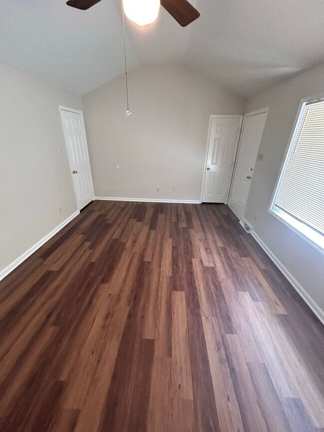 Building Photo - 480 Willowspring Ln